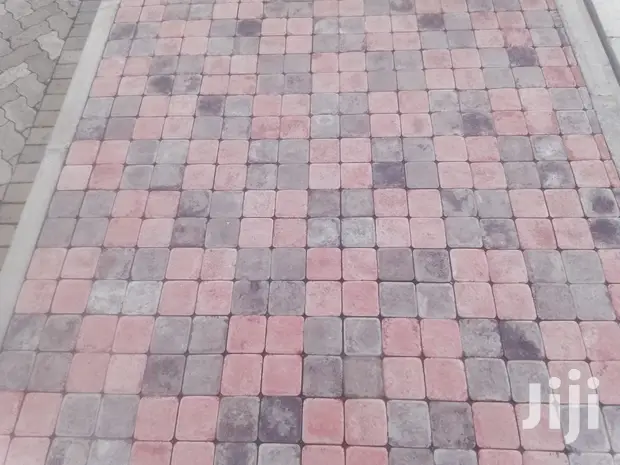 Cobblestone paving
